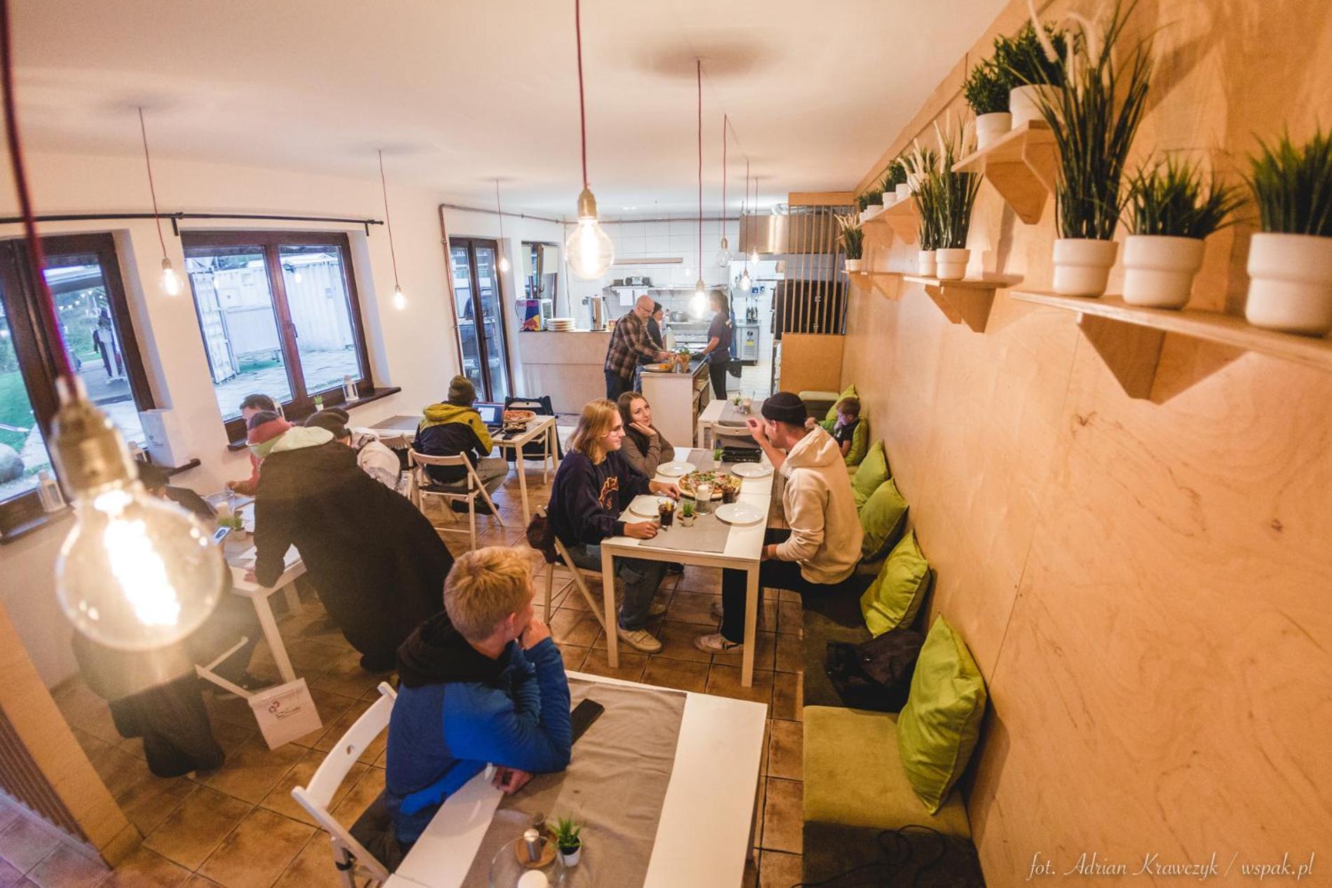 Wake Villa Brwinow Экстерьер фото
