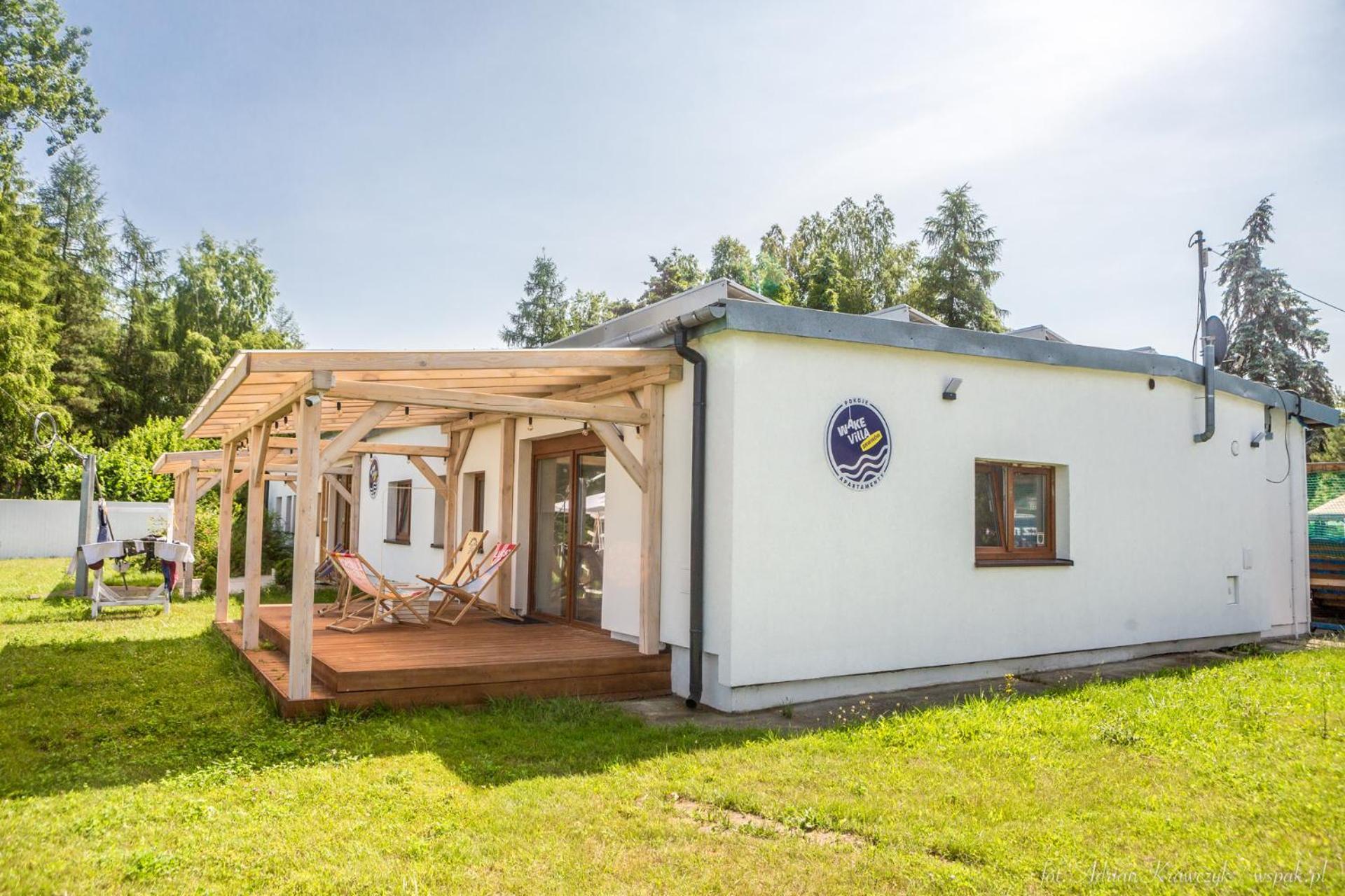 Wake Villa Brwinow Экстерьер фото