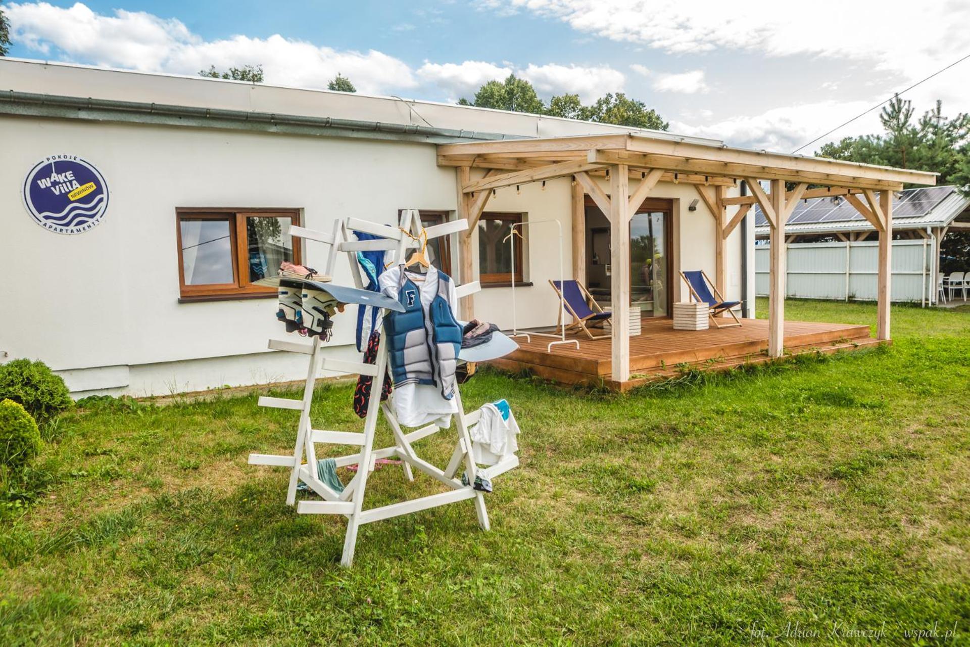 Wake Villa Brwinow Экстерьер фото