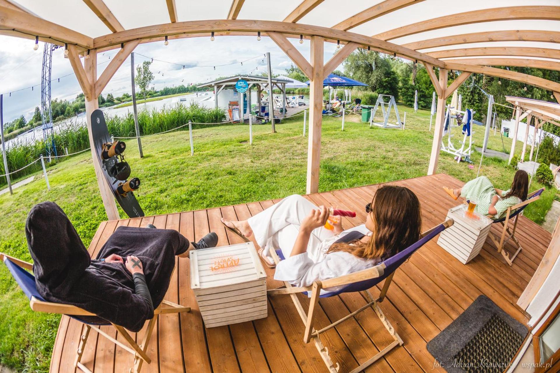 Wake Villa Brwinow Экстерьер фото