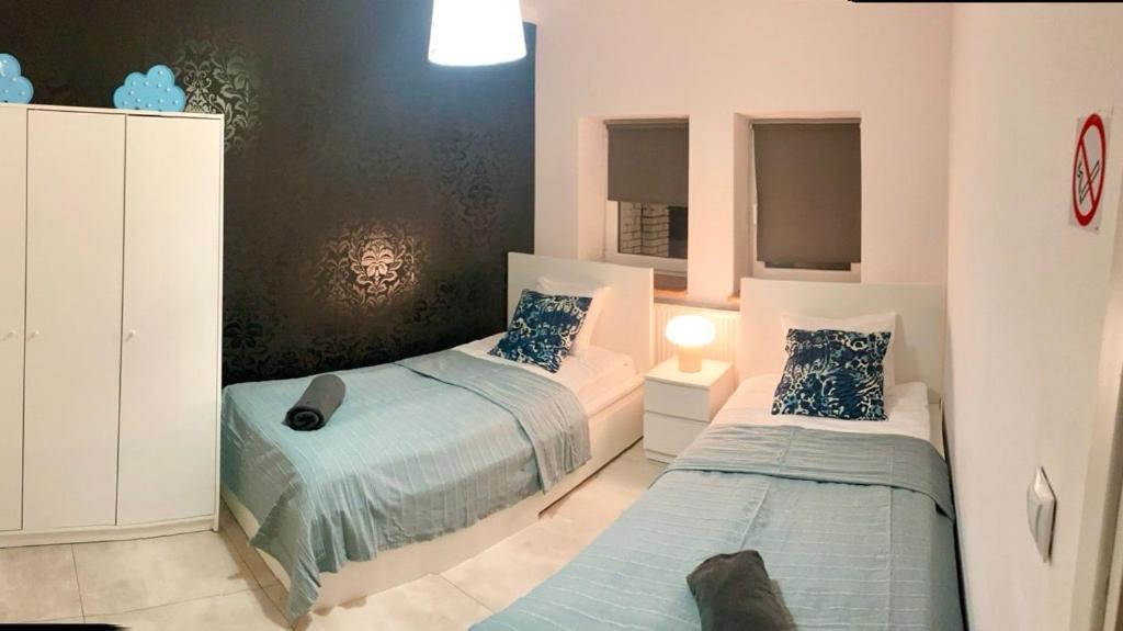 Wake Villa Brwinow Экстерьер фото