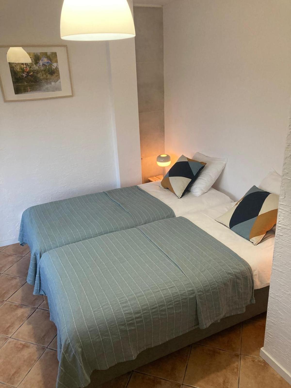 Wake Villa Brwinow Экстерьер фото