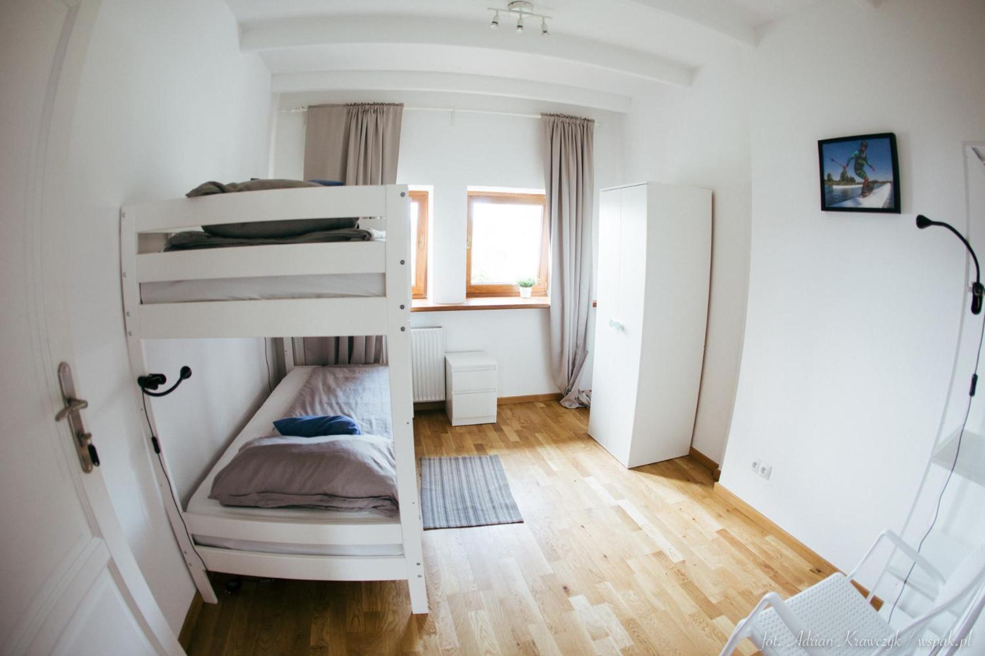 Wake Villa Brwinow Экстерьер фото