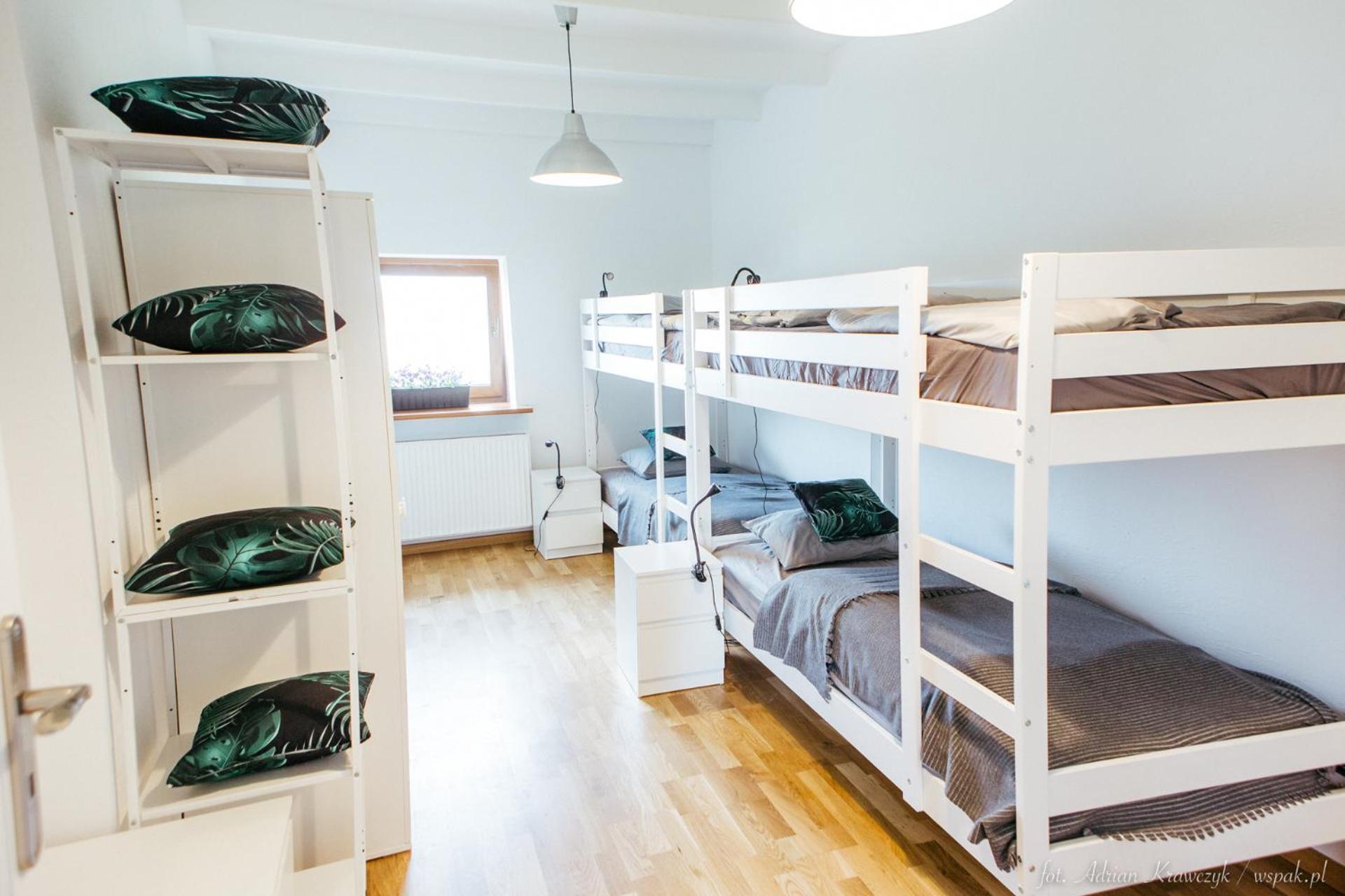 Wake Villa Brwinow Экстерьер фото