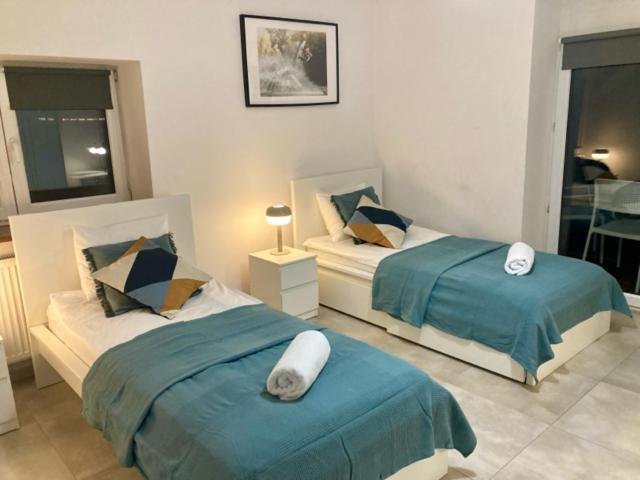 Wake Villa Brwinow Экстерьер фото