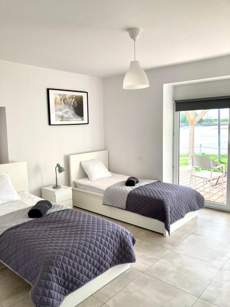 Wake Villa Brwinow Экстерьер фото
