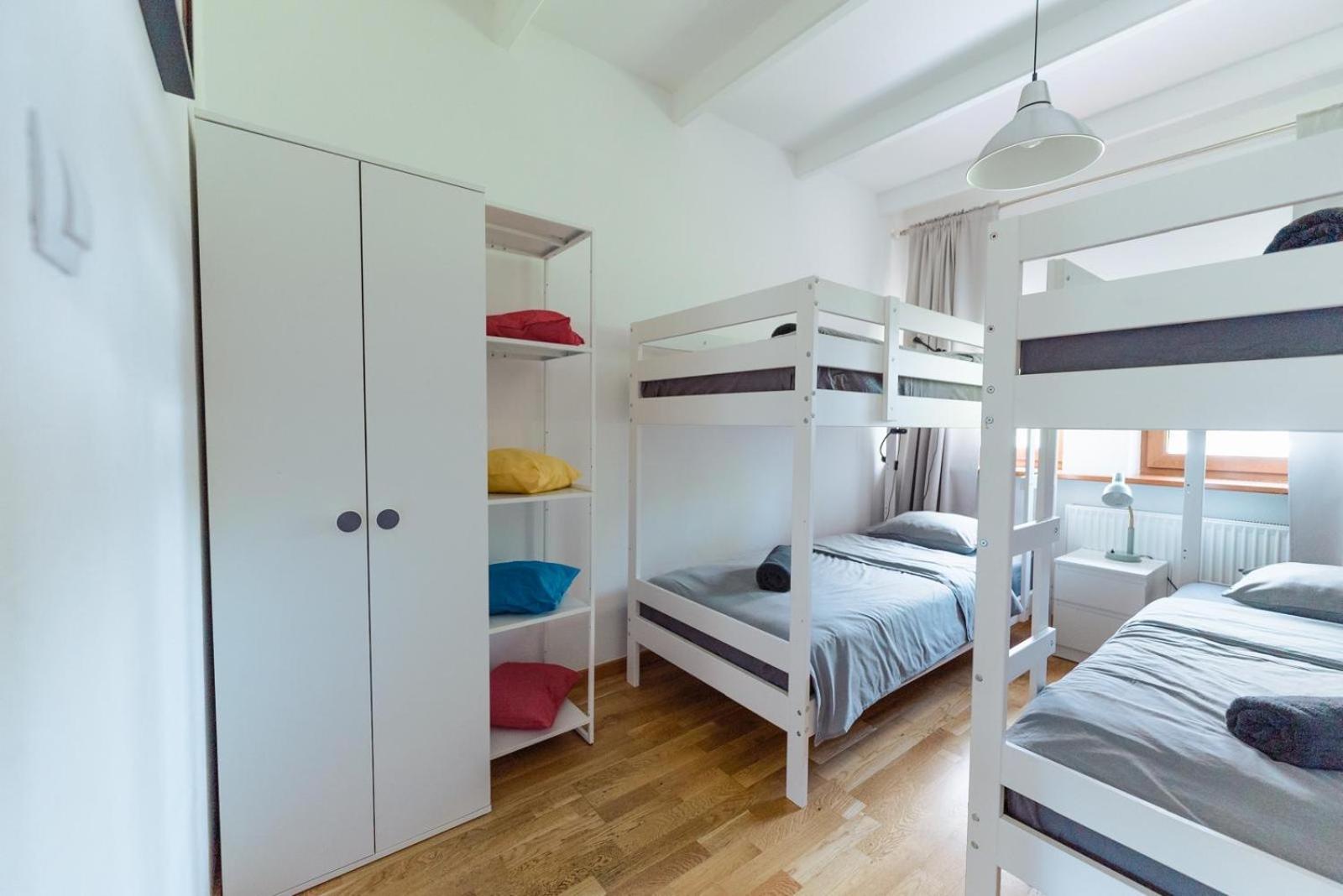 Wake Villa Brwinow Экстерьер фото