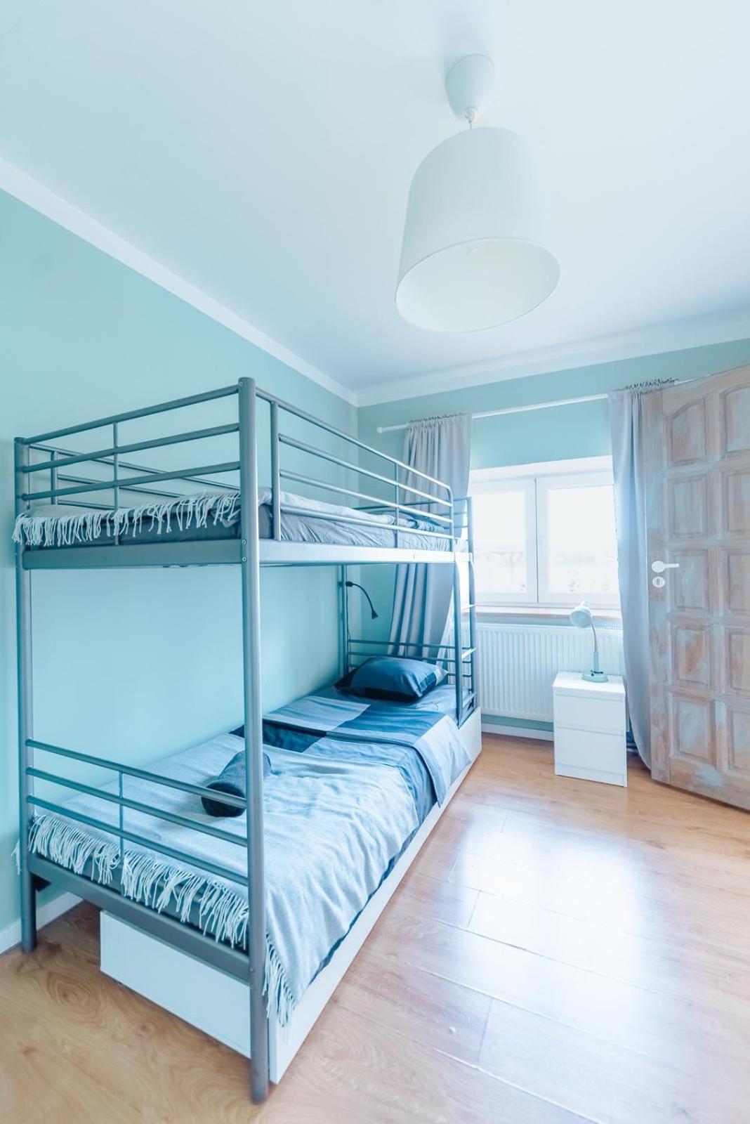 Wake Villa Brwinow Экстерьер фото
