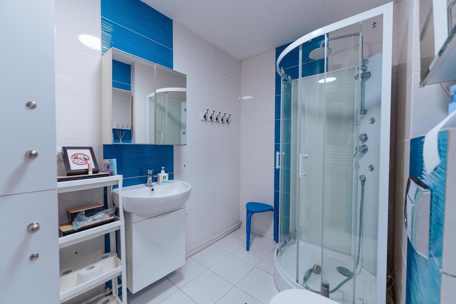 Wake Villa Brwinow Экстерьер фото