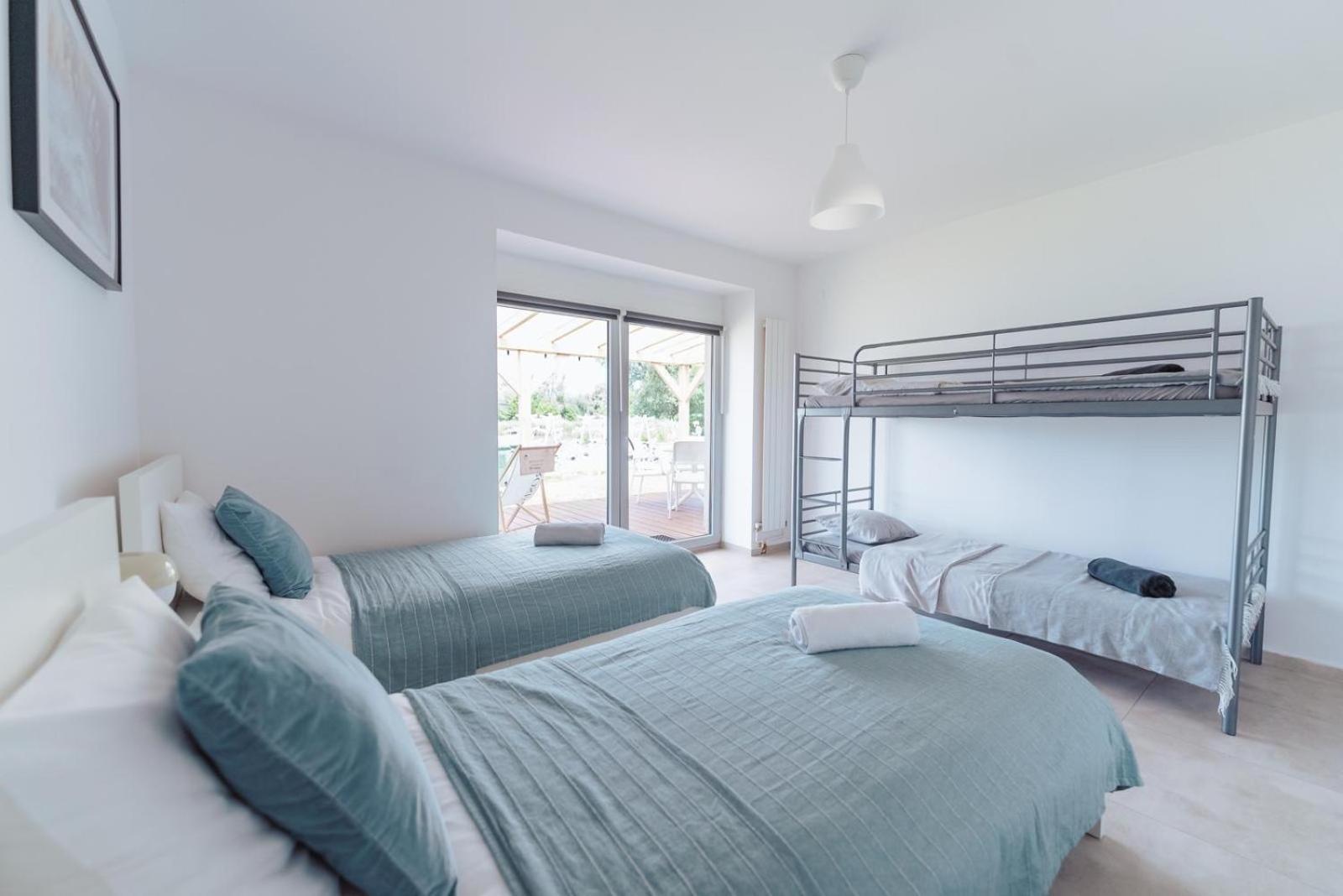 Wake Villa Brwinow Экстерьер фото