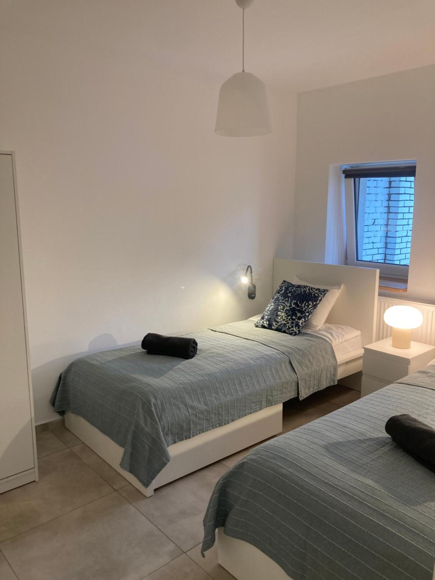 Wake Villa Brwinow Экстерьер фото
